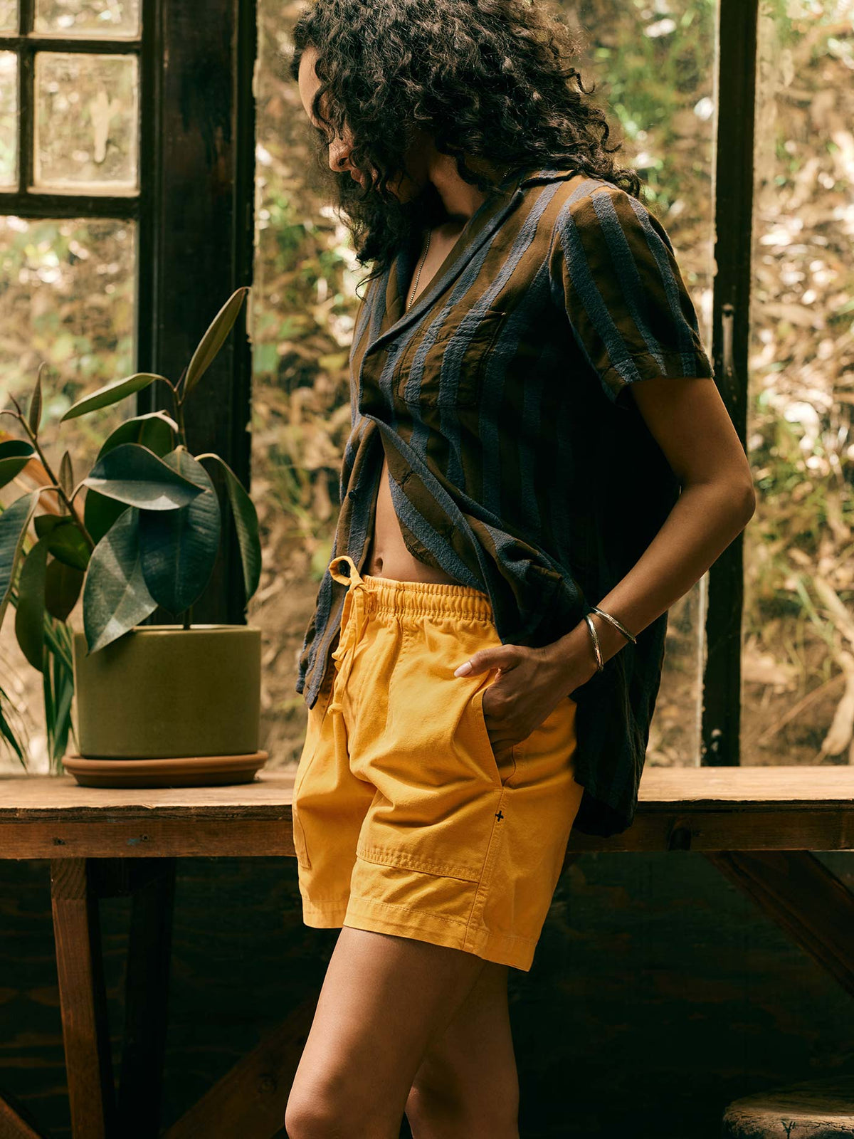 the canvas lounge short in marigold