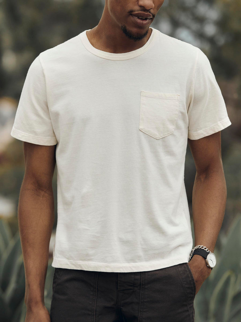 classic knit pocket tee - Model